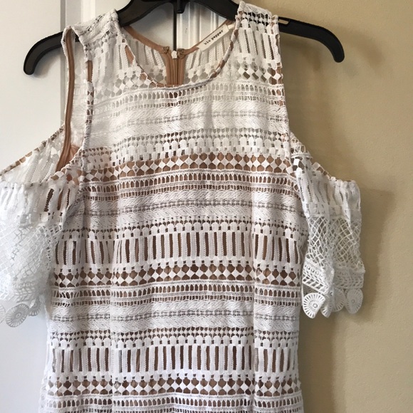 Cold shoulder dress - Picture 2 of 7